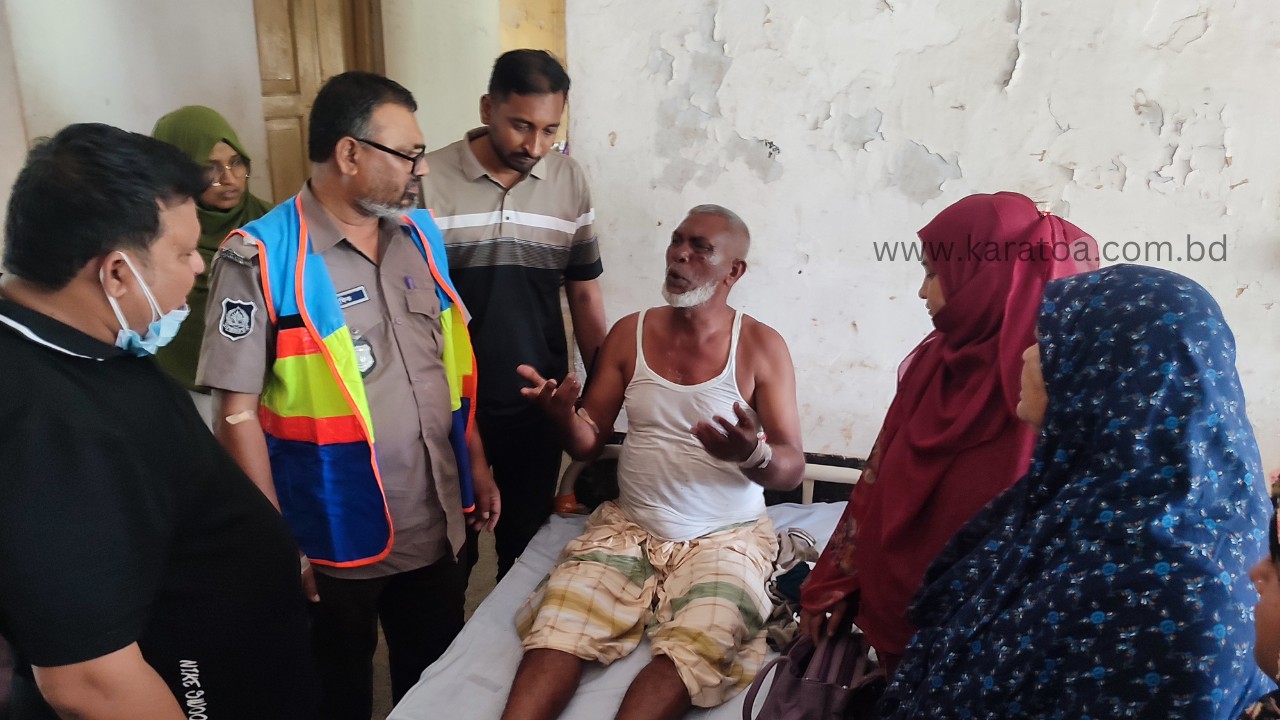 পদ্মা নদীতে নৌ পুলিশের ওপর দুর্বৃত্তদের হামলা, গুলিতে পুলিশসহ আহত ৬